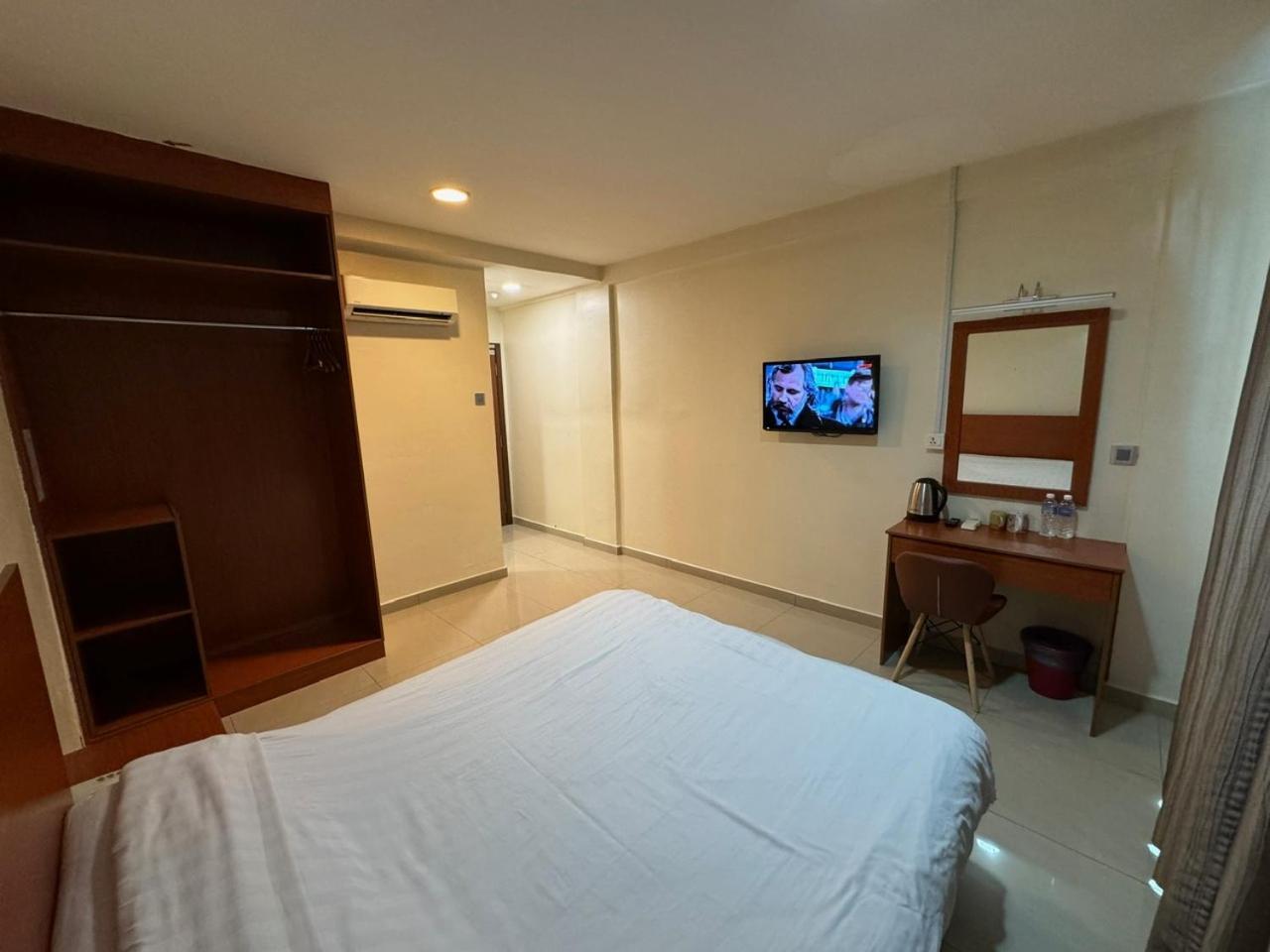 Aeton Hotel Nilai Exterior photo