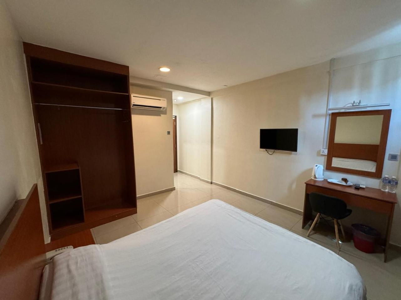 Aeton Hotel Nilai Exterior photo