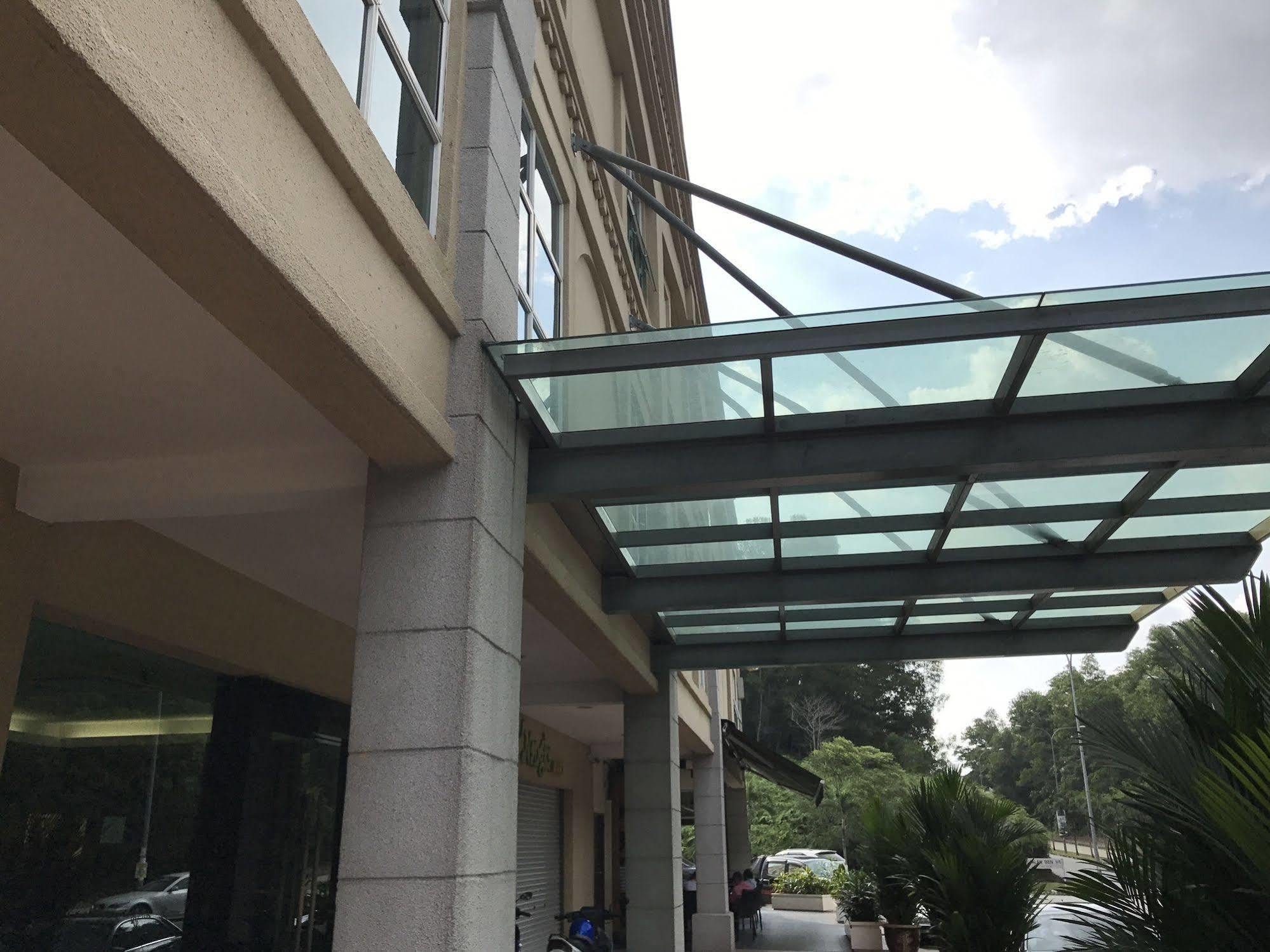 Aeton Hotel Nilai Exterior photo