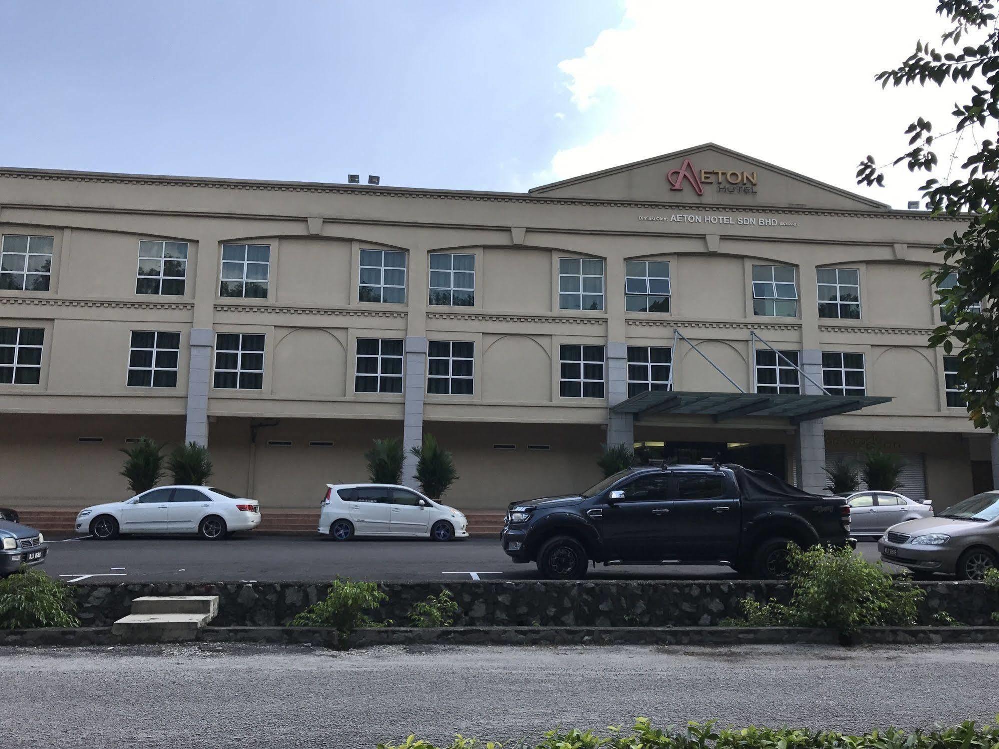 Aeton Hotel Nilai Exterior photo
