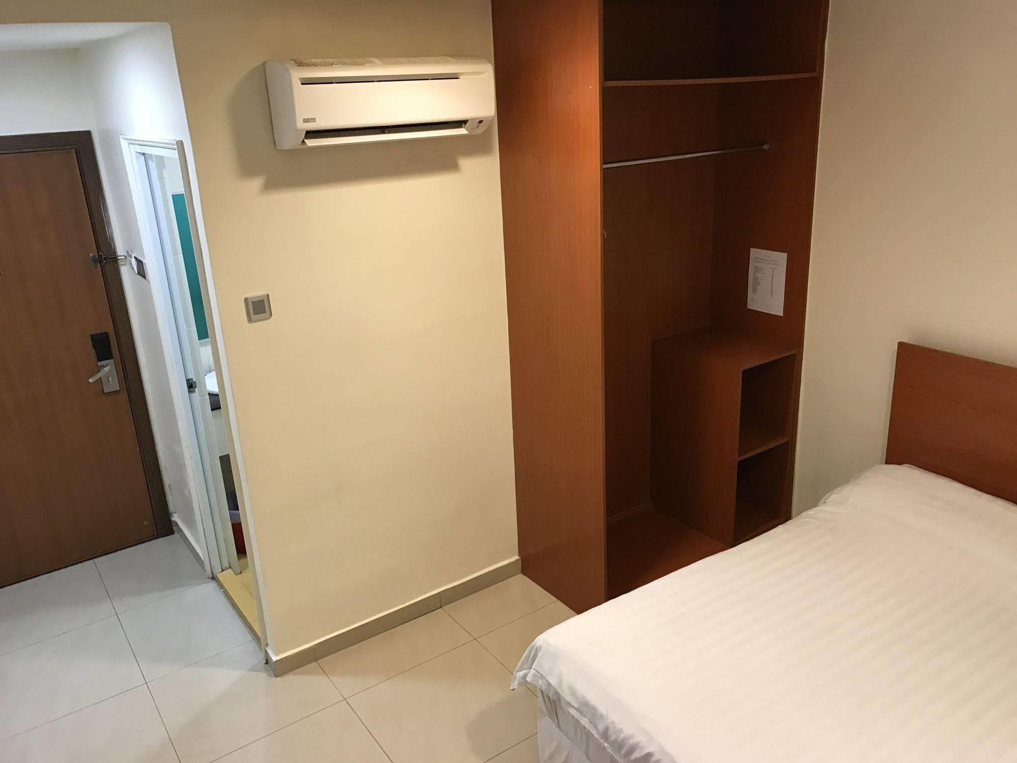 Aeton Hotel Nilai Exterior photo