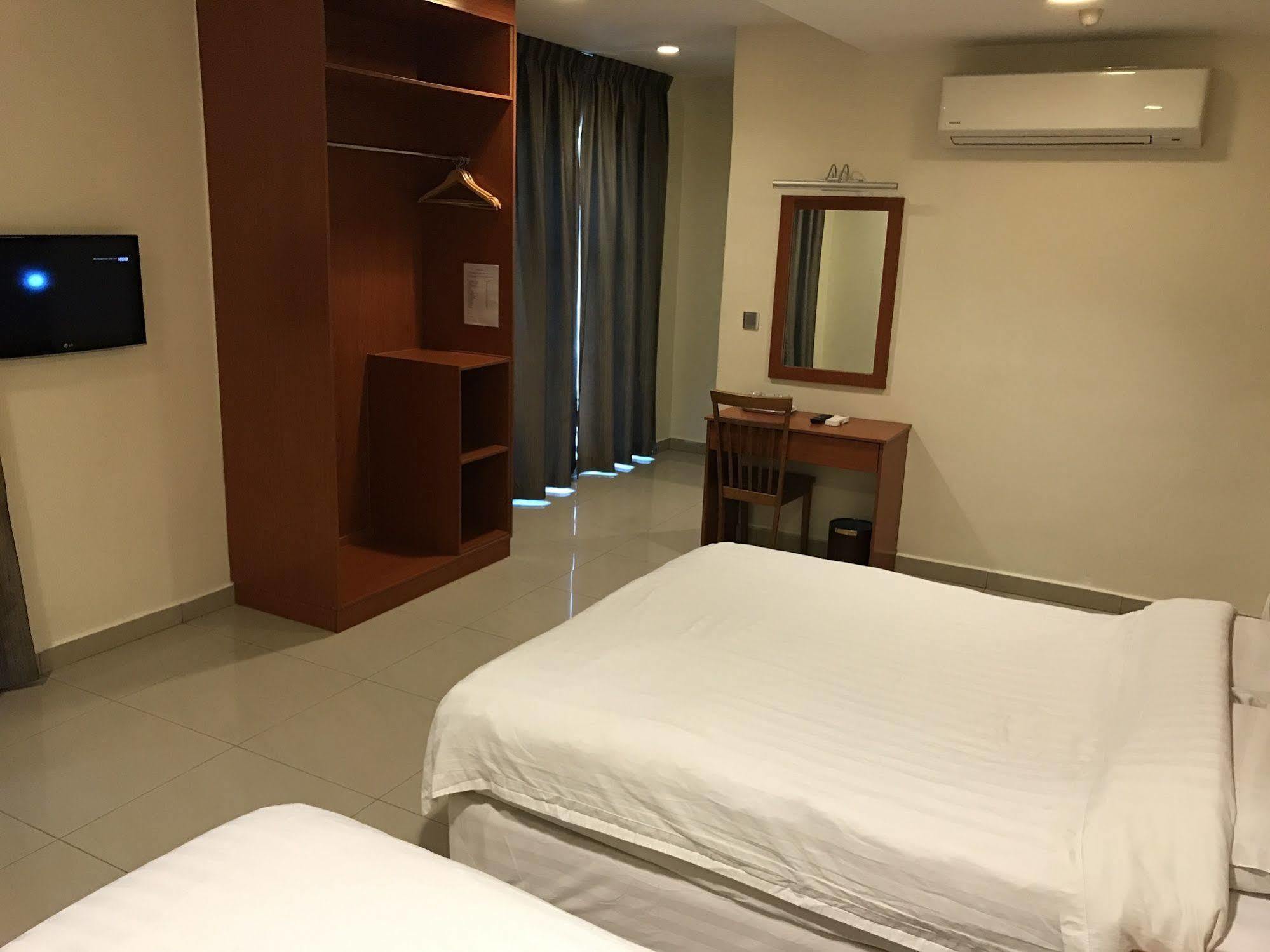 Aeton Hotel Nilai Exterior photo