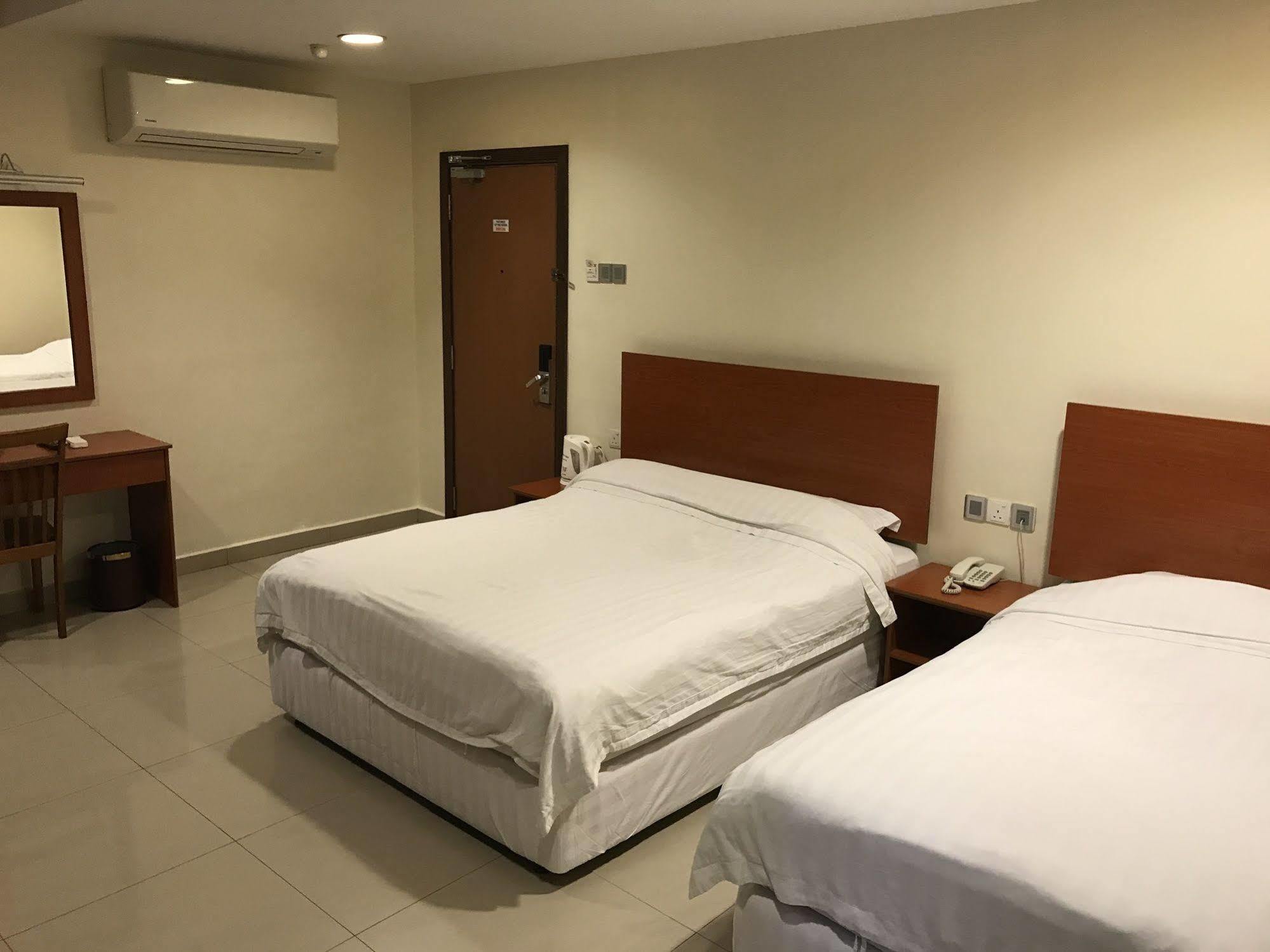 Aeton Hotel Nilai Exterior photo
