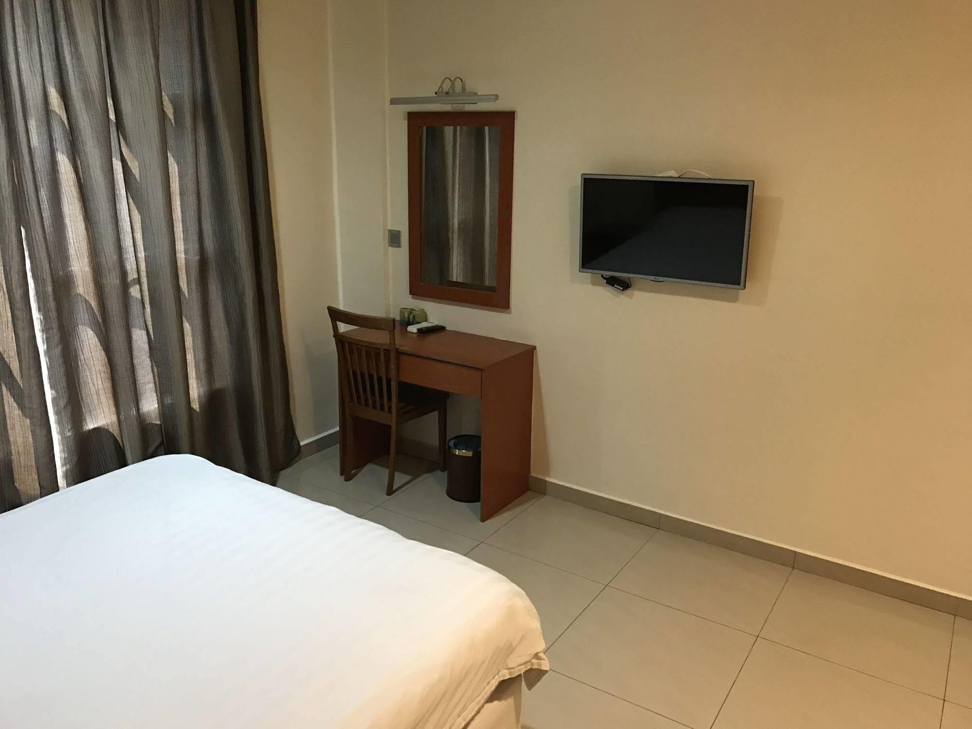 Aeton Hotel Nilai Exterior photo